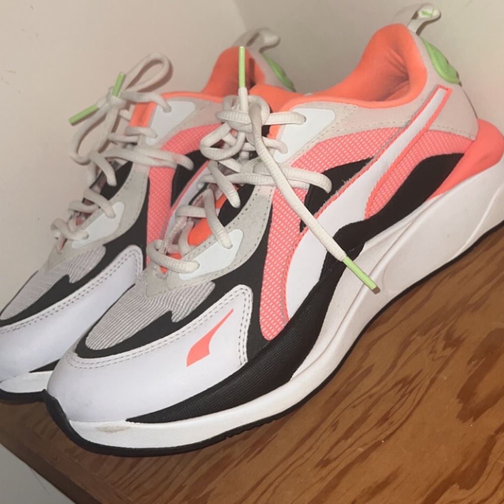 Women’s Puma sneakers